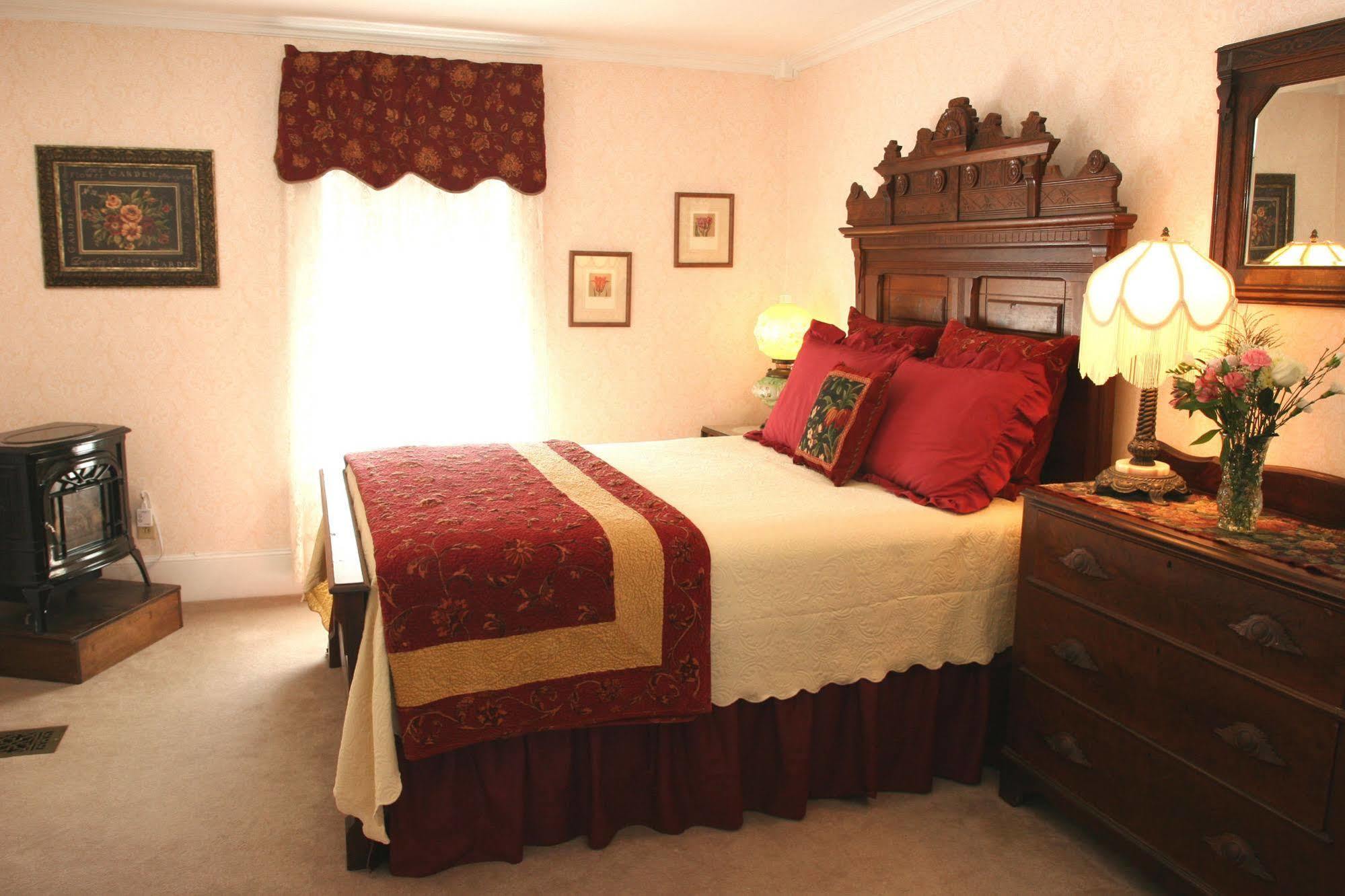 Isaiah Jones Homestead Bed And Breakfast Sandwich Exterior foto